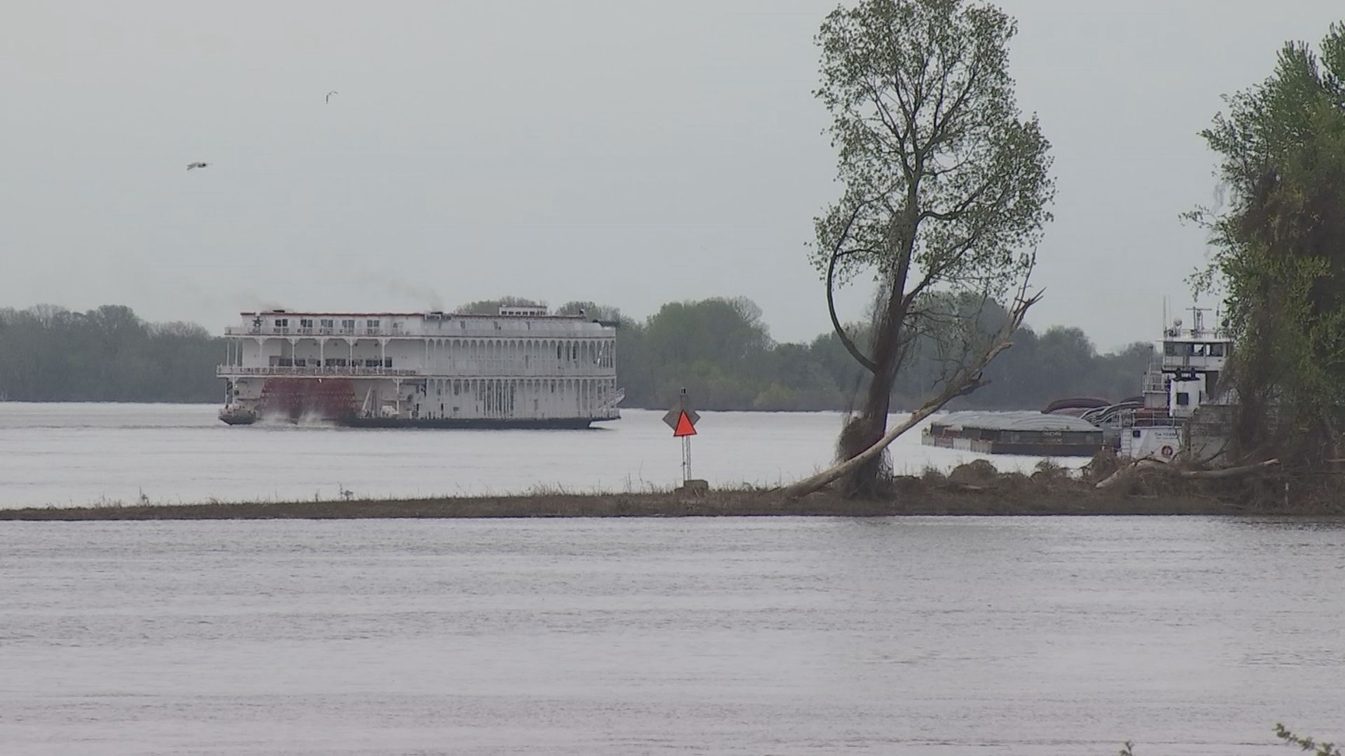 riverboat leaving paducah